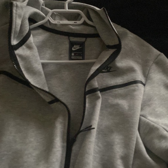 Nike tech jacket - Picture 3 of 4